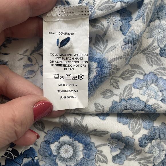 Suzanne Betro Weekend Shirt Women 3X White Blue Floral Boho Button Up Whimsey - Picture 9 of 9